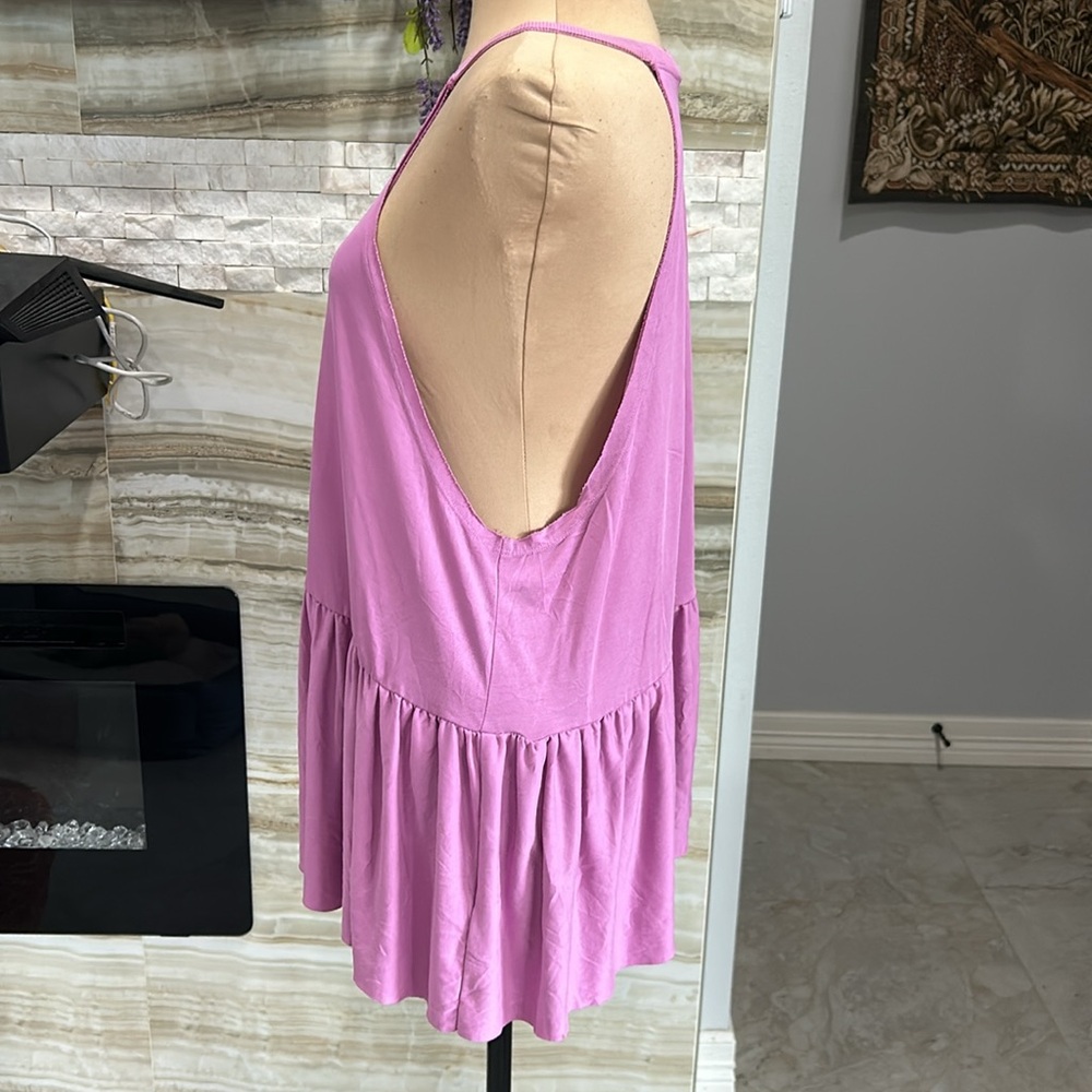 Kimchi Blue High Neck Ruffle Bottom Top. Size M (221) - Picture 5 of 11